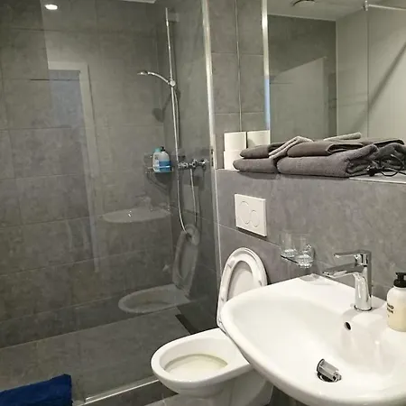 Fidanza 2 In Center Of